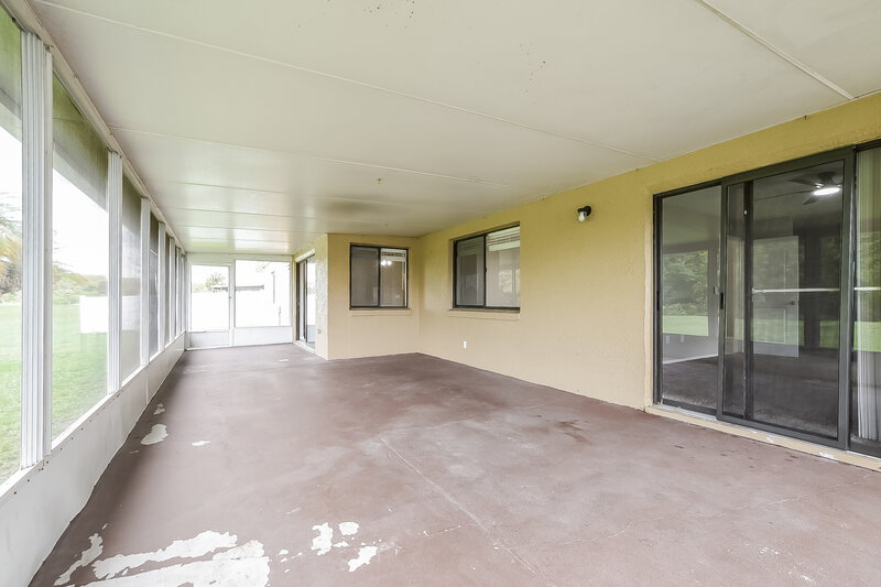 2,300/Mo, 825 Virginia Woods Ln Orlando, FL 32824 Sun Room View
