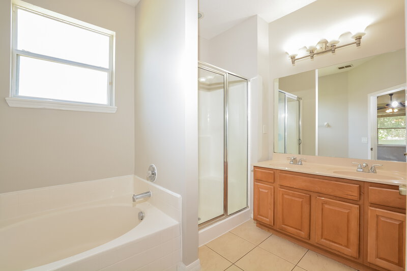 2,660/Mo, 1449 Madison Ivy Cir Apopka, FL 32712 Main Bathroom View