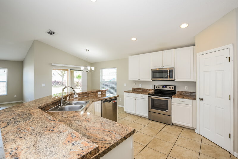 2,530/Mo, 3103 Turnberry Blvd Kissimmee, FL 34744 Kitchen View 2