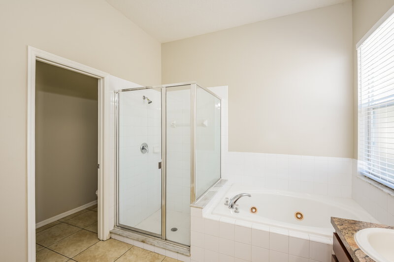 2,530/Mo, 3103 Turnberry Blvd Kissimmee, FL 34744 Main Bathroom View