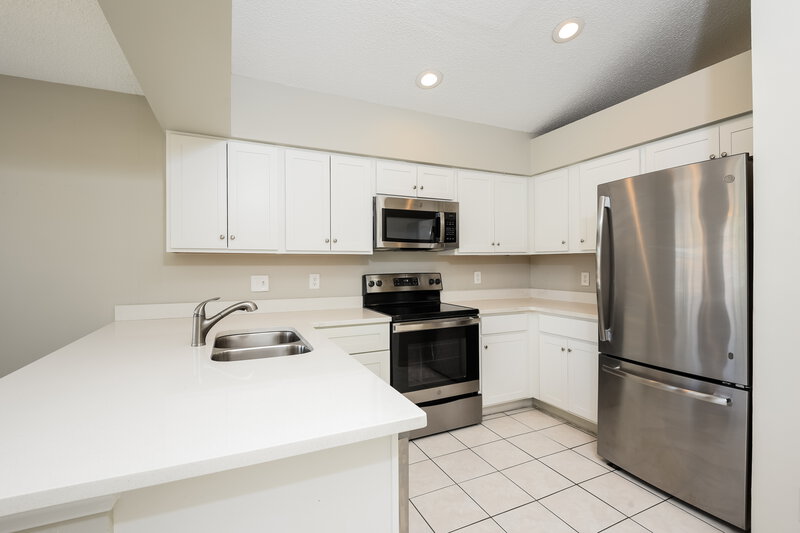 3,130/Mo, 10420 Cresto Delsol Cir Orlando, FL 32817 Kitchen View 2