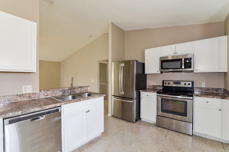 1,915/Mo, 905 Louvre Ct Kissimmee, FL 34759 Kitchen View