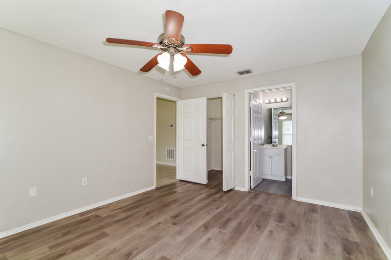 1,915/Mo, 905 Louvre Ct Kissimmee, FL 34759 Main Bedroom View 2