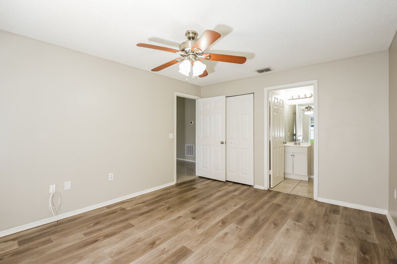 2,015/Mo, 905 Louvre Ct Kissimmee, FL 34759 Main Bedroom View 2