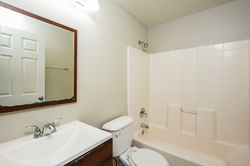 2,015/Mo, 905 Louvre Ct Kissimmee, FL 34759 Bathroom View