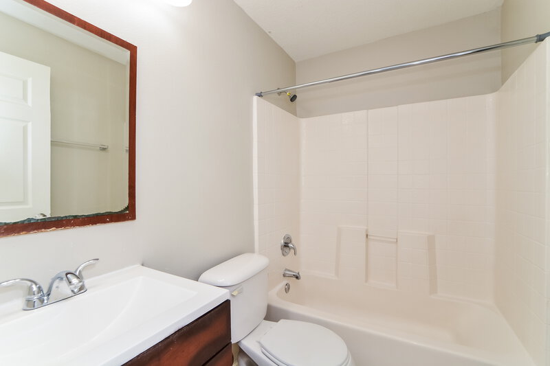 1,915/Mo, 905 Louvre Ct Kissimmee, FL 34759 Bathroom View