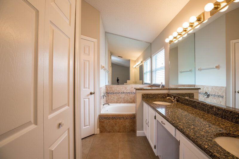 2,395/Mo, 338 Lakebreeze Cir Lake Mary, FL 32746 Master Bathroom View