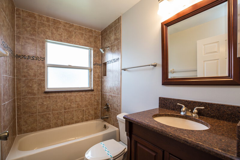 2,395/Mo, 338 Lakebreeze Cir Lake Mary, FL 32746 Bathroom View