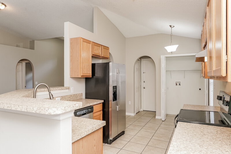 2,240/Mo, 14231 Econ Woods Ln Orlando, FL 32826 Kitchen View 2