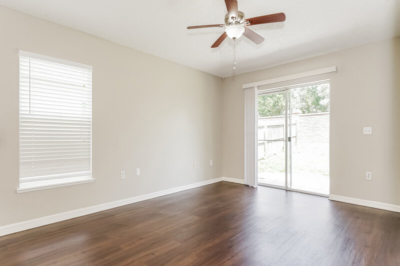 2,240/Mo, 14231 Econ Woods Ln Orlando, FL 32826 Family Room View 2