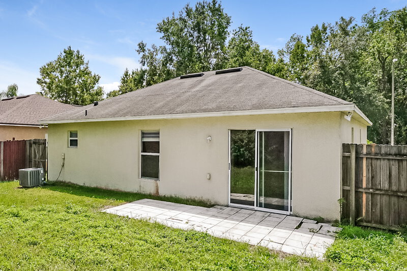 2,240/Mo, 14231 Econ Woods Ln Orlando, FL 32826 Rear View