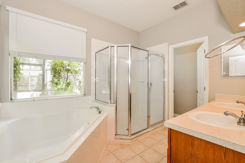 2,325/Mo, 202 Savannah Park Loop Casselberry, FL 32707 Main Bathroom View
