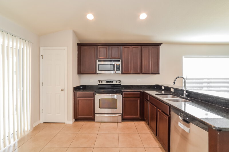 2,495/Mo, 907 Muirwood Way Winter Garden, FL 34787 Kitchen View