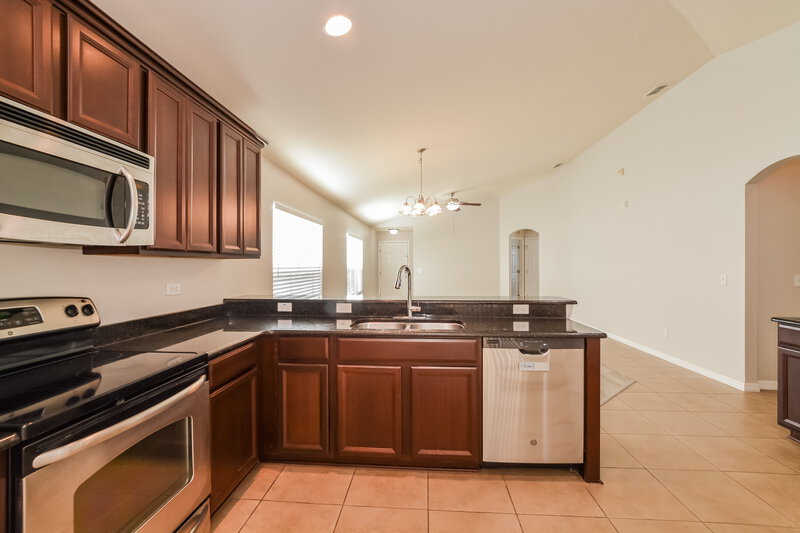 2,495/Mo, 907 Muirwood Way Winter Garden, FL 34787 Kitchen View 2