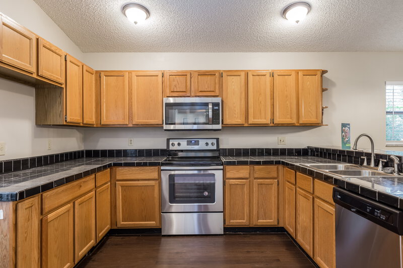 1,920/Mo, 14745 Traders Path Orlando, FL 32837 Kitchen View