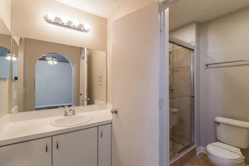 2,085/Mo, 351 Placid Lake Dr Sanford, FL 32773 Master Bathroom View