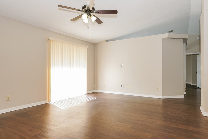 3,120/Mo, 1561 Ortega Ave Deltona, FL 32738 Living Room View 2