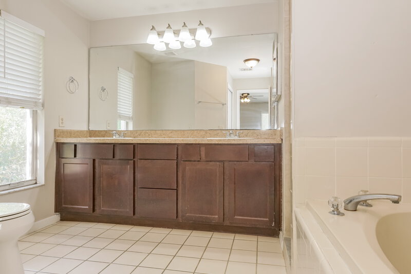 3,120/Mo, 1561 Ortega Ave Deltona, FL 32738 Main Bathroom View