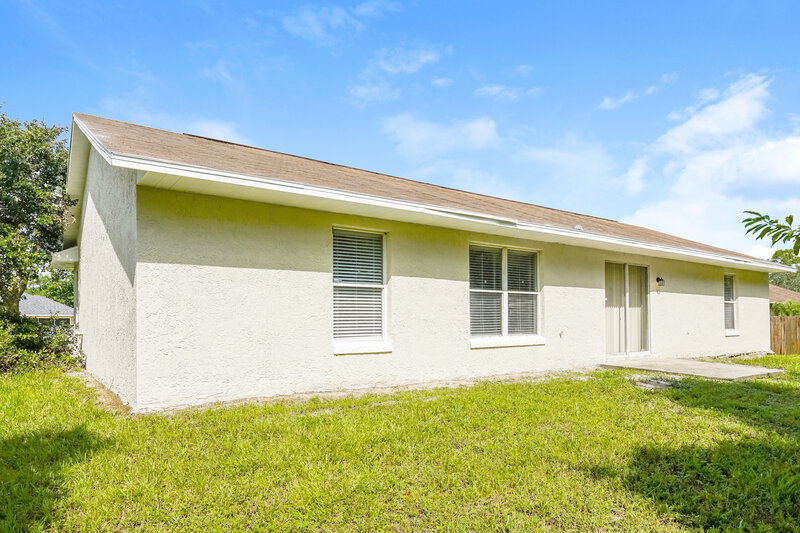 3,120/Mo, 1561 Ortega Ave Deltona, FL 32738 Rear View