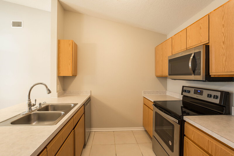 1,800/Mo, 263 Diamond Ridge Blvd Auburndale, FL 33823 Kitchen View