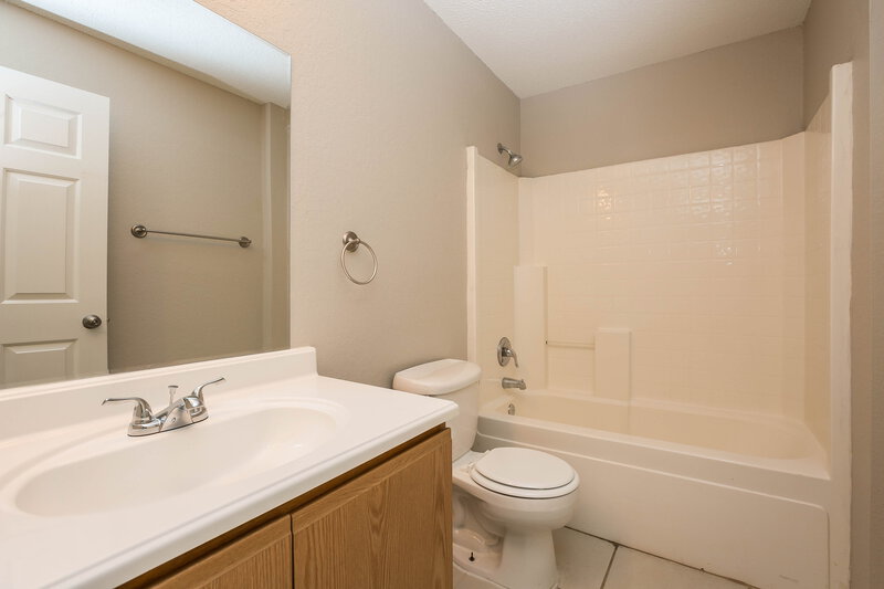 1,800/Mo, 263 Diamond Ridge Blvd Auburndale, FL 33823 Bathroom View 2