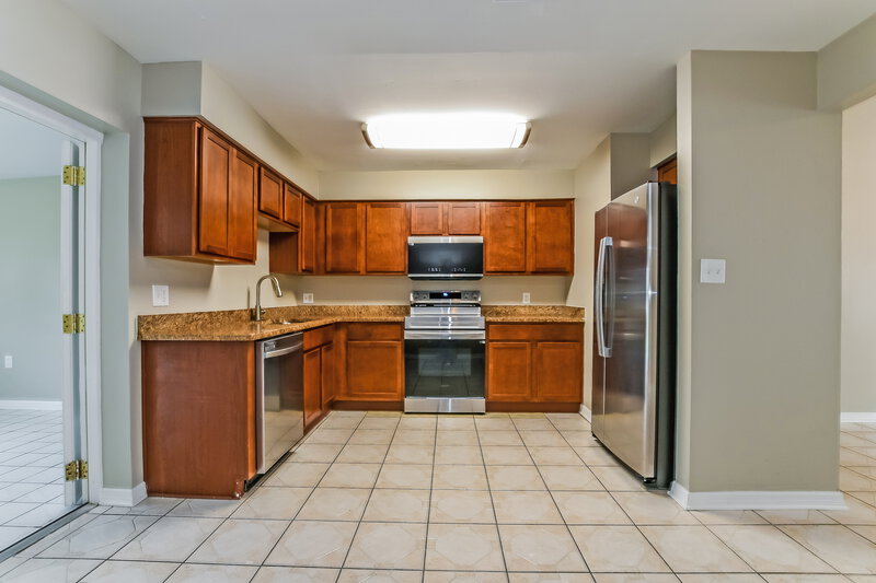 2,170/Mo, 692 Floral Dr Kissimmee, FL 34743 Kitchen View 2