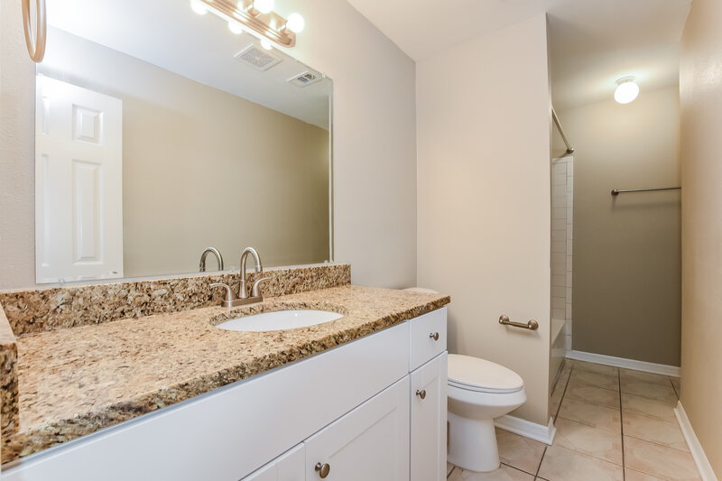 2,170/Mo, 692 Floral Dr Kissimmee, FL 34743 Main Bathroom View