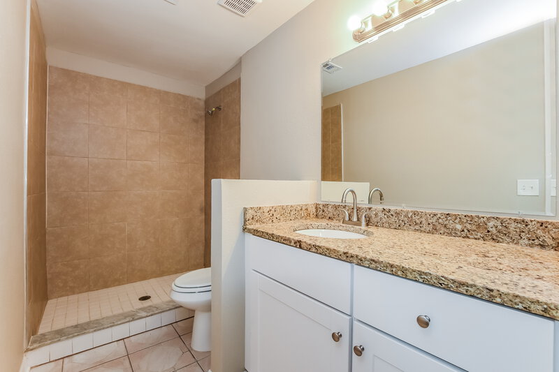 2,170/Mo, 692 Floral Dr Kissimmee, FL 34743 Bathroom View