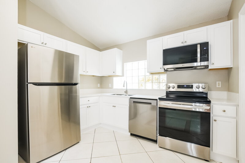 2,475/Mo, 837 Shell Ln Longwood, FL 32750 Kitchen View