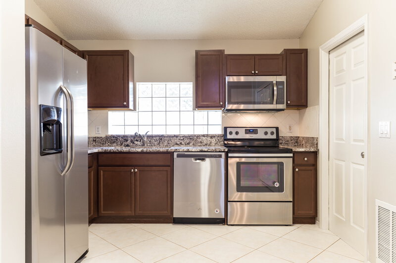 2,515/Mo, 837 Shell Ln Longwood, FL 32750 Kitchen View 2