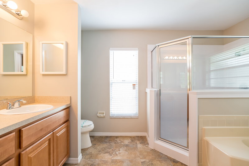 1,760/Mo, 2502 Tandori Cir Orlando, FL 32837 Master Bathroom View