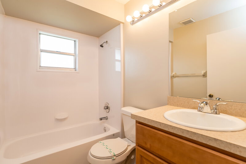 1,760/Mo, 2502 Tandori Cir Orlando, FL 32837 Bathroom View