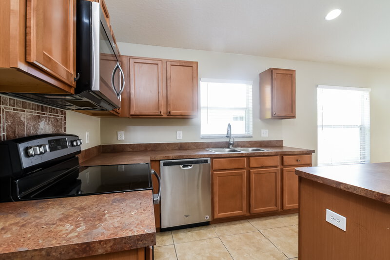 1,920/Mo, 2770 Eagle Canyon Dr S Kissimmee, FL 34746 Kitchen View