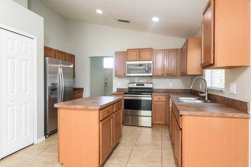 1,920/Mo, 2770 Eagle Canyon Dr S Kissimmee, FL 34746 Kitchen View 2