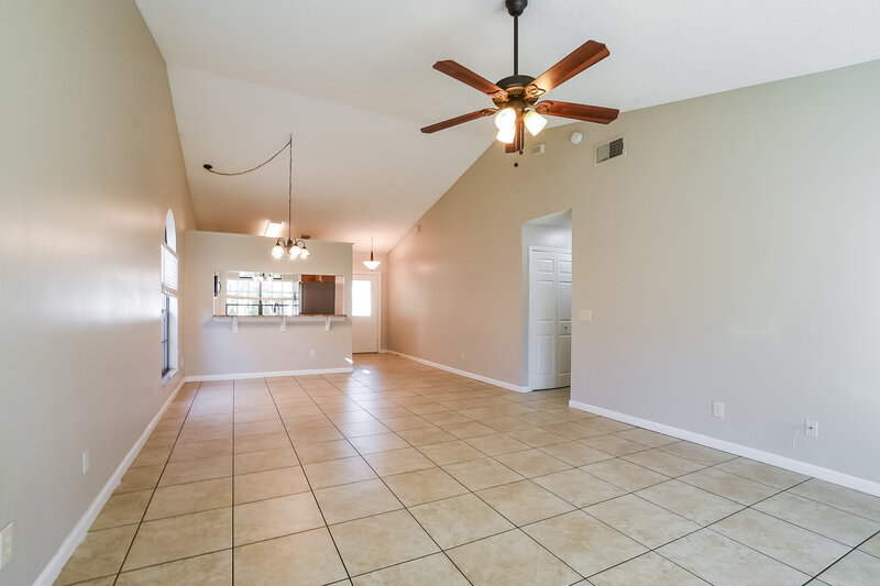 2,265/Mo, 1006 Burnett St Oviedo, FL 32765 Living Room View 2