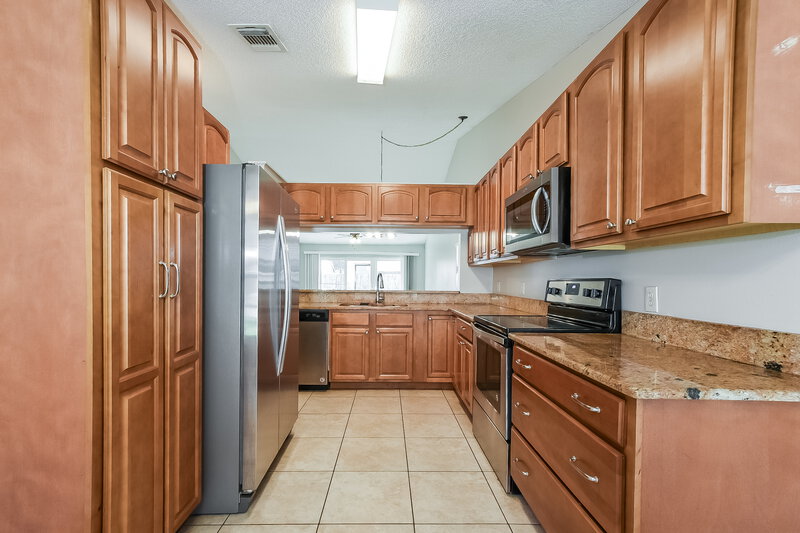 2,265/Mo, 1006 Burnett St Oviedo, FL 32765 Kitchen View 2