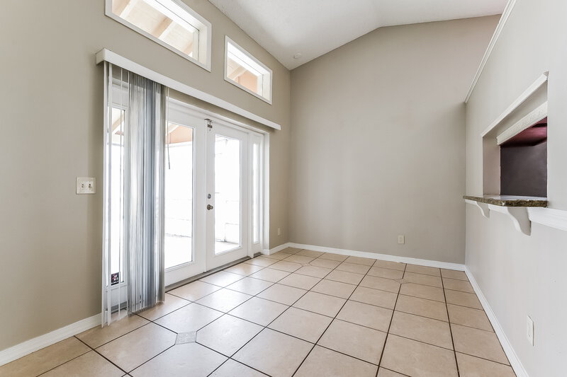 0/Mo, 10064 Marguex Dr Orlando, FL 32825 Dining Room View 2