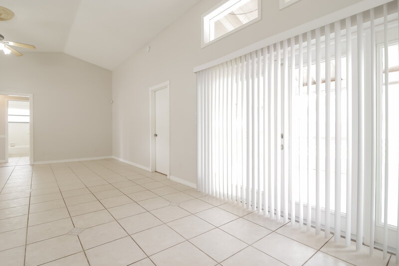 2,600/Mo, 10064 Marguex Dr Orlando, FL 32825 Dining Room View