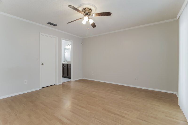 2,600/Mo, 10064 Marguex Dr Orlando, FL 32825 Main Bedroom View