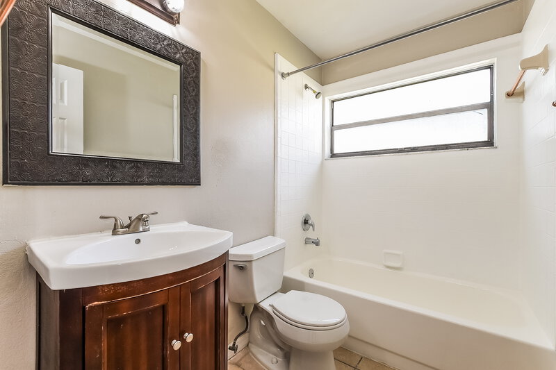 0/Mo, 10064 Marguex Dr Orlando, FL 32825 Bathroom View