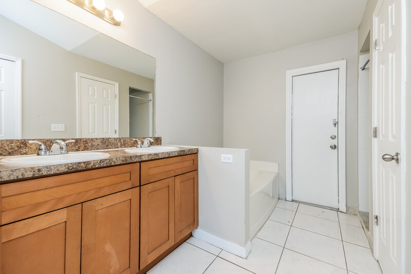 1,660/Mo, 16 Dorset Dr Kissimmee, FL 34758 Main Bathroom View