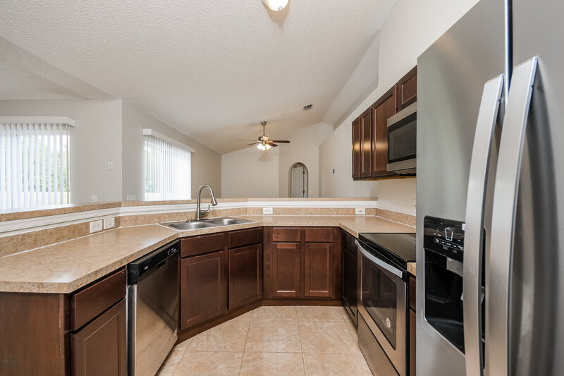 1,675/Mo, 28 Coventry Ct Kissimmee, FL 34758 Kitchen View 2