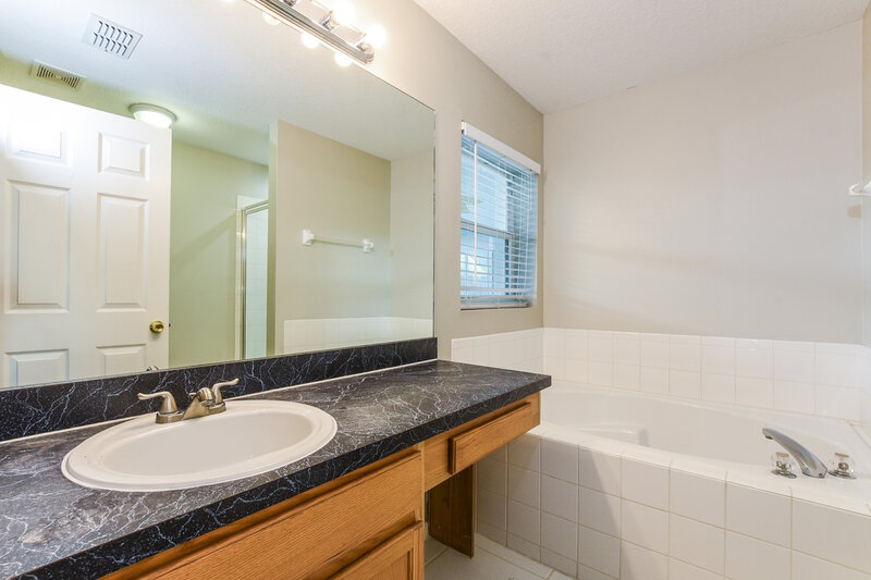 2,780/Mo, 1660 Ashland Trl Oviedo, FL 32765 Main Bathroom View