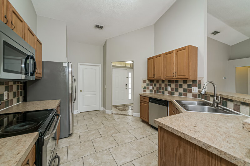 2,530/Mo, 1151 Railside Way Oakland, FL 34787 Kitchen View