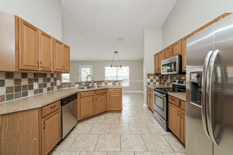 2,530/Mo, 1151 Railside Way Oakland, FL 34787 Kitchen View 2
