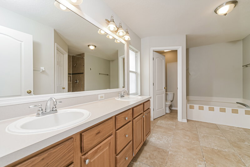 2,530/Mo, 1151 Railside Way Oakland, FL 34787 Main Bathroom View
