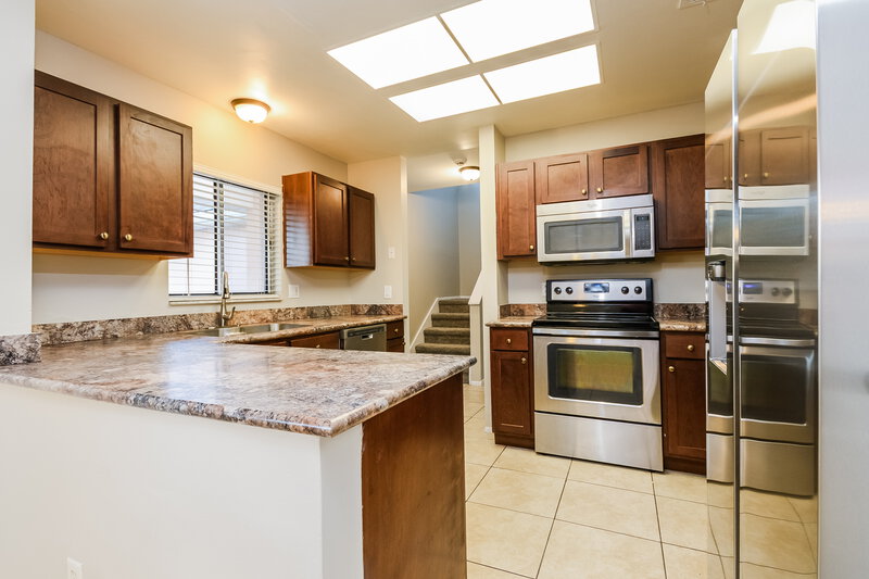 2,340/Mo, 490 Chicago Woods Cir Orlando, FL 32824 Kitchen View