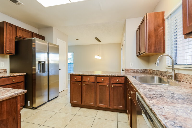 2,340/Mo, 490 Chicago Woods Cir Orlando, FL 32824 Kitchen View 2