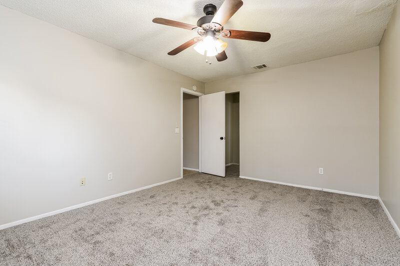 2,340/Mo, 490 Chicago Woods Cir Orlando, FL 32824 Main Bedroom View