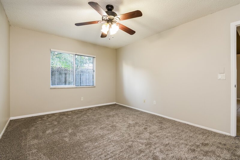 2,340/Mo, 490 Chicago Woods Cir Orlando, FL 32824 Main Bedroom View 2